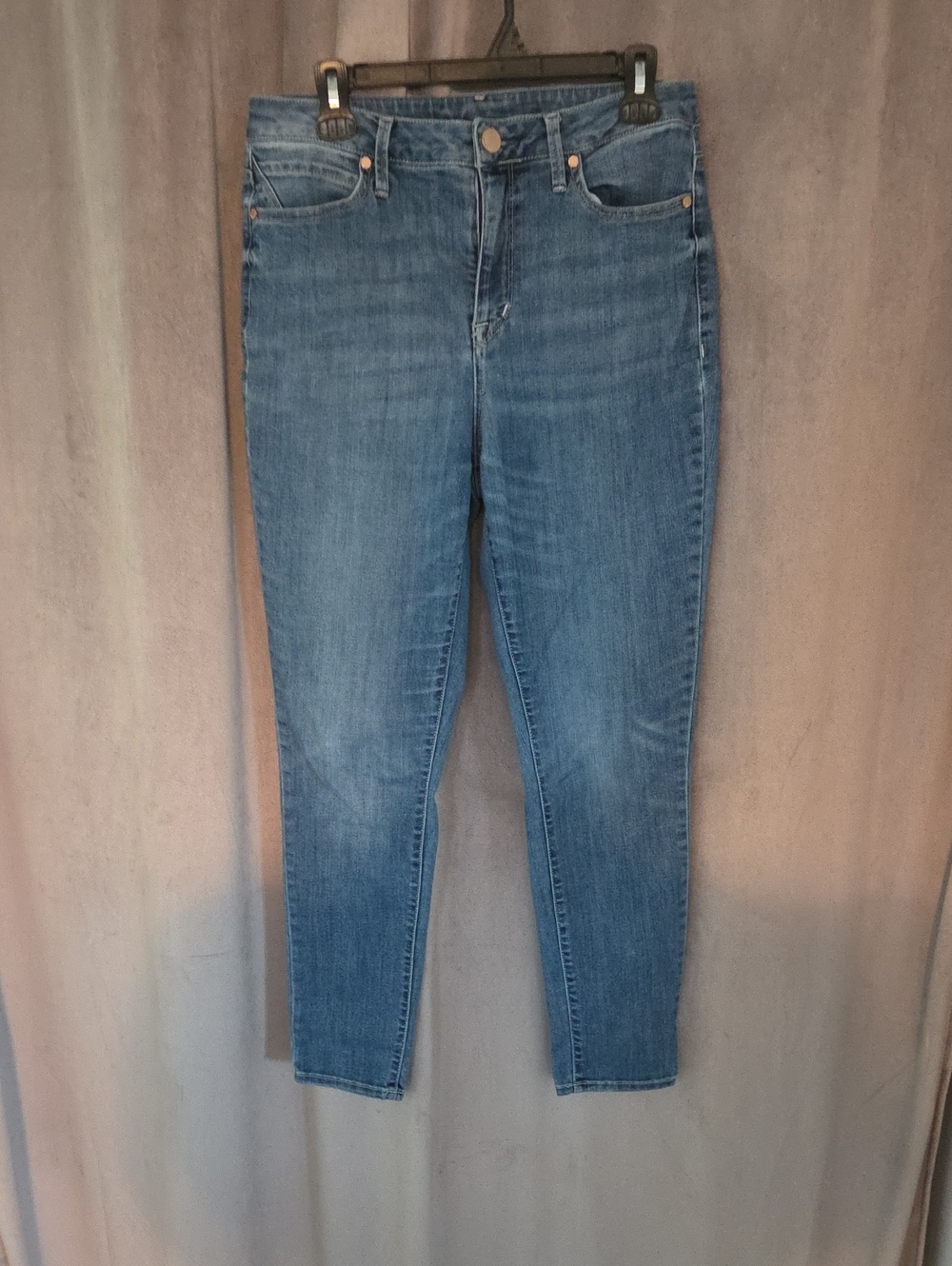 Seven7 Skinny Jeans in Medium Blue Wash Size 10